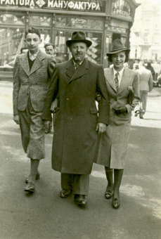 Henryk Zwi Frank (links) mit seinem Vater Ytzhak'und seiner Schwester Bronia, November 1939.'Ytzhak und Bronia Frank wurden 1942 ermordet'© Henryk Zwi Frank
