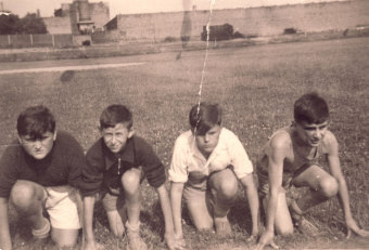 Makkabi Sportclub Leipzig, ca. 1935/36,
'v.l.n.r.: Herbert Kalter, Joseph („Bubi“) Kalter, Leo Kornblut, unbekannt
'© Herbert Kalter