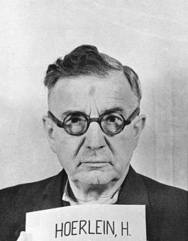 Philipp Heinrich Hörlein. Fotoaufnahme aus der National Archives Collection of World War II War Crimes Records vom Nürnberger Prozess gegen I.G. Farben'© National Archives, Washington, DC