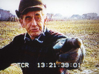 The Polish contemporary witness Julian Zyła. Still image from the film “Monowitz. Ein Tatort” (2002)'© Alfred Jungraithmayr