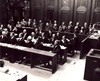 Anklagebank im Nürnberger Prozess gegen I.G. Farben'© National Archives, Washington, DC