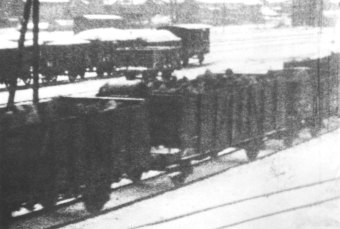 Prisoners being transported in open freight cars, winter 1945'© Fritz Bauer Institute (APMO Collection / Auschwitz-Birkenau State Museum)