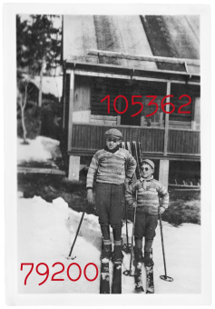 The brothers Idar and Julius Paltiel on skis in 1932'© Julius Paltiel