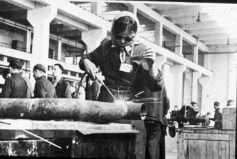 Ukrainian forced laborer working as a welder at I.G. Auschwitz'© Fritz Bauer Institute (Zahn papers)