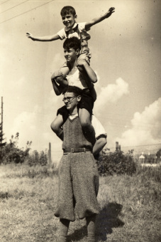 Arthur Posnanski (unten) und Kinder'© United States Holocaust Memorial Museum (Wollheim-Nachlass)