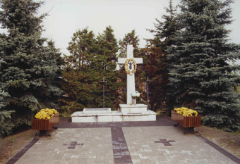 Denkmal für die Opfer des KZ Buna/Monowitz in Monowice, 2003'© Matthias Naumann