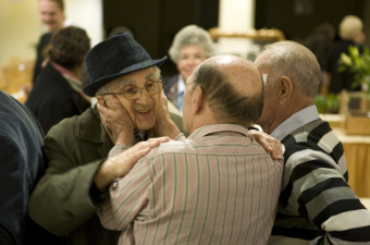 Siegmund Freund, Ernst Asriel Zimche und Albert Ohnhaus freuen sich über das Wiedersehen'© Jessica Schäfer