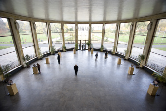 In the Eisenhower Rotunda, monitors were available for viewing the video interviews that form part of the Wollheim Memorial'© Patrick Raddatz