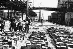 Zwangsarbeiter/innen beim Straßenbau'© Fritz Bauer Institut (Zahn-Nachlass)