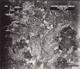 Luftaufnahme von Auschwitz und Umgebung, 1944 '(download unter: Materialien „Luftaufnahme Lagerkomplex Auschwitz“)'© National Archives, Washington, DC